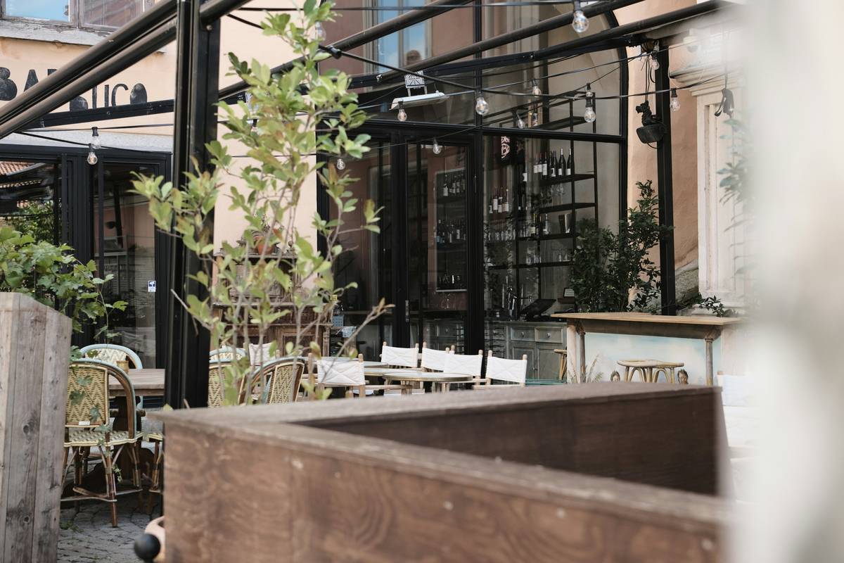 Outdoor Poolside Furniture Rental: 7 Proven Tips to Avoid Costly Mistakes